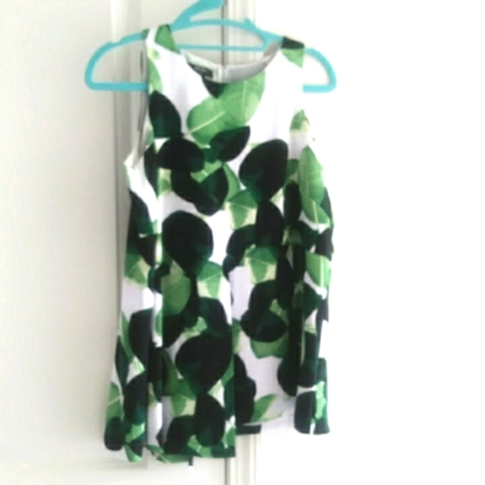 Beautiful sleeveless shell top